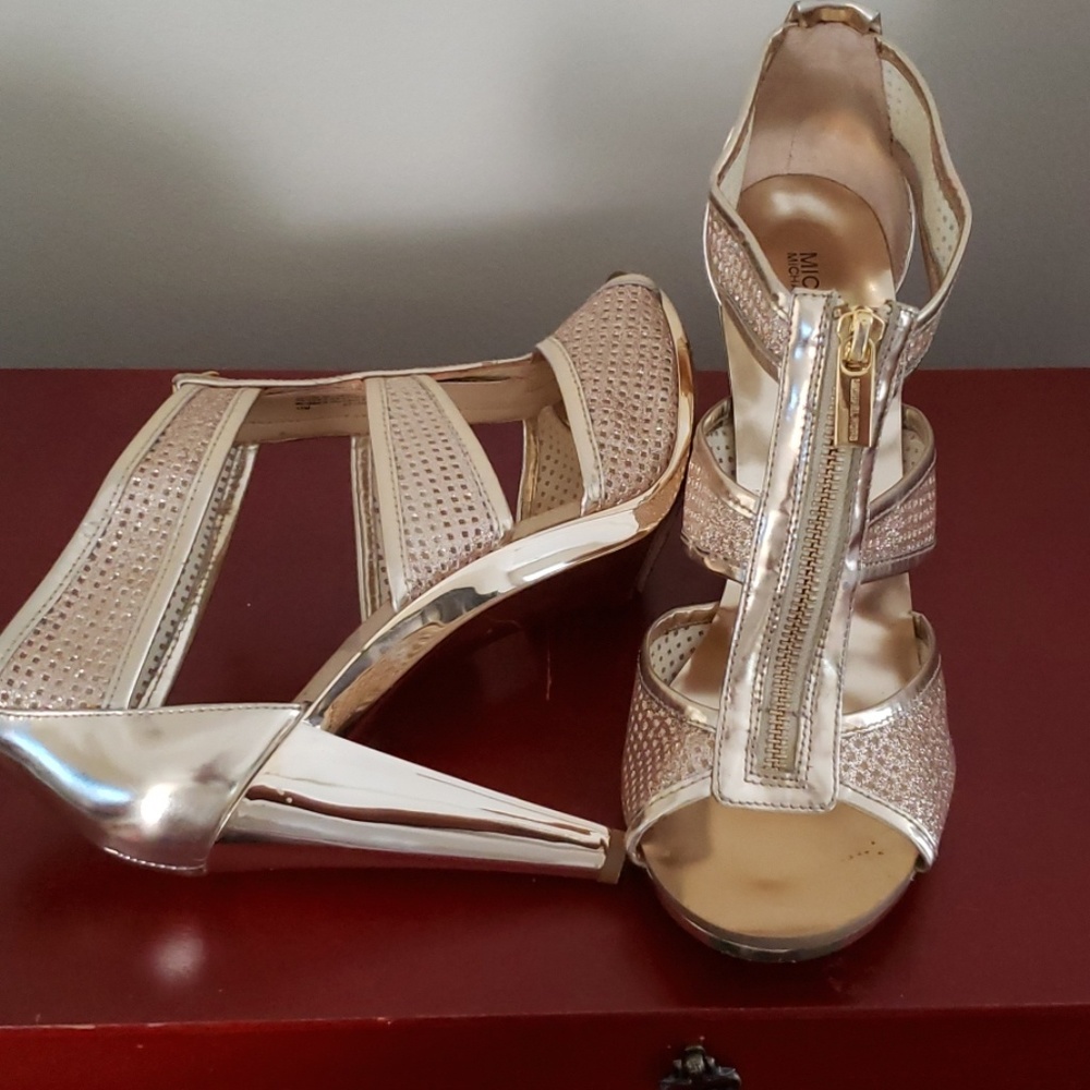 Shoes - Picture 2 of 4